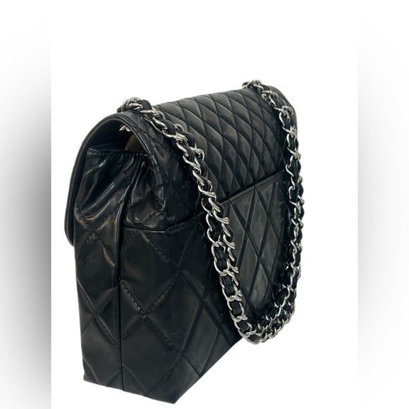 CHANEL In the Business Flap Bag - Picture 5 of 16